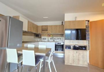 Reality HD REALITY, Ponúka na Predaj 3-izbový apartmán s veľkou terasou