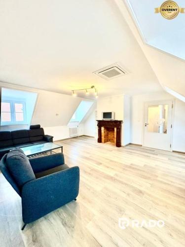 Reality RADO I NA PRENAJOM 4-IZBOVY BYT ZADARMO PARKINIG BA - STARÉ MESTO