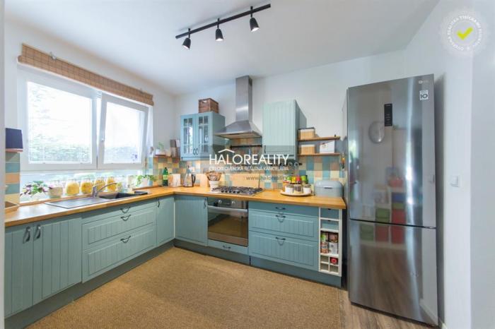 Reality Predaj, trojizbový byt so záhradkou a parkovacím státim Zálesie, Muškátová - EXKLUZÍVNE HAL