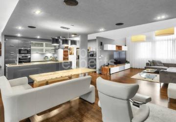 Reality Jedinečný 6i byt 222 m2, s krbom, úžasnou terasou a 2x parkovaním