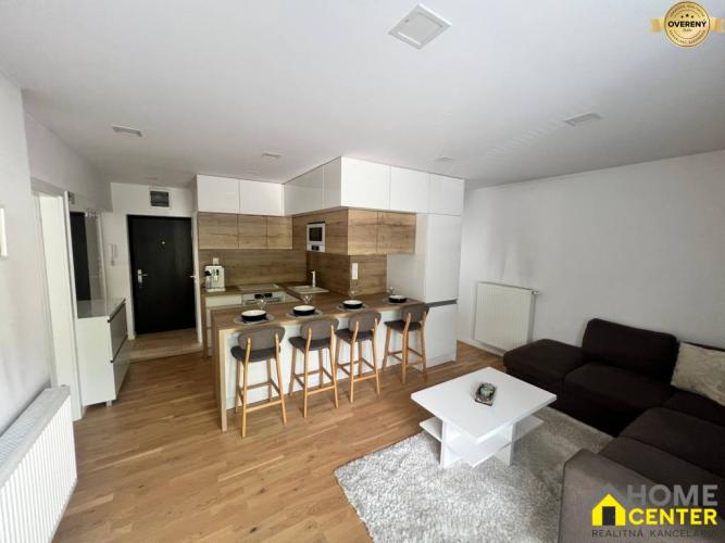 Reality PREDAJ 3 izbový, tehlový byt s garážou v centre - KOMÁRNO