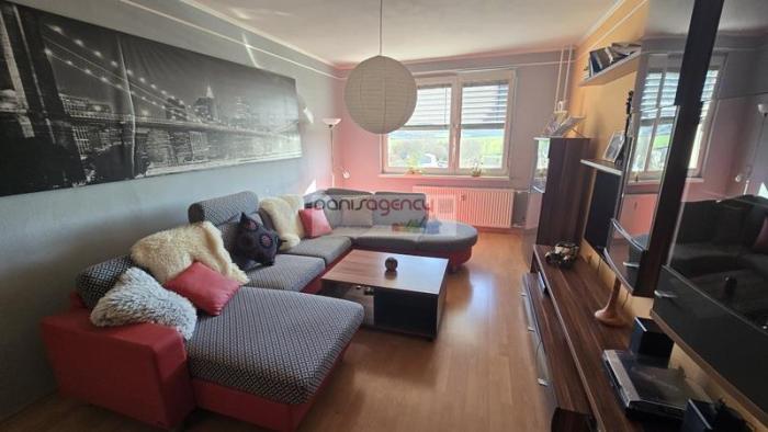 Reality Ponúkame exkluzívne na predaj pekný 3-izb. byt v Leviciach na Mochovskej ulici