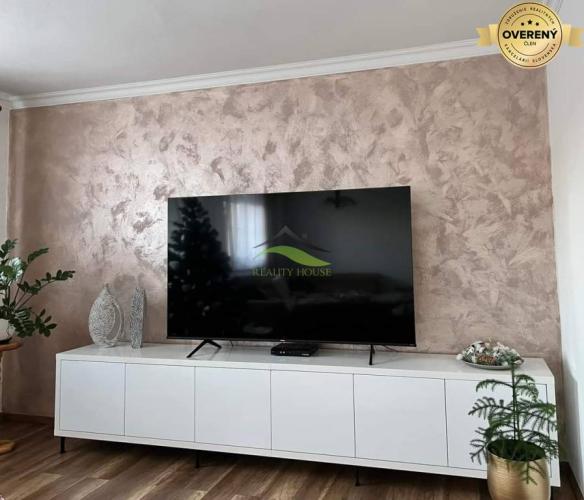 Reality PRENÁJOM  - 3 izbový byt na Komenského ulici v Michalovciach