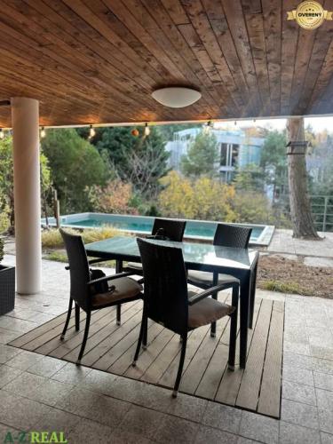 Reality Na prenájom 4 izb. byt vo vile so záhradou, Staré Mesto, Dolná ul.