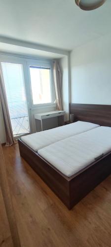 Reality Prenájom: Kompletne zrekonštruovaný 3-izbový byt – Pečnianska, Bratislava