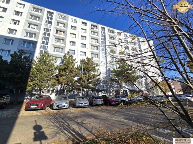 Reality Apartim  predá priestranný 4 izb byt s loggiou na Vyšehradskej ulici