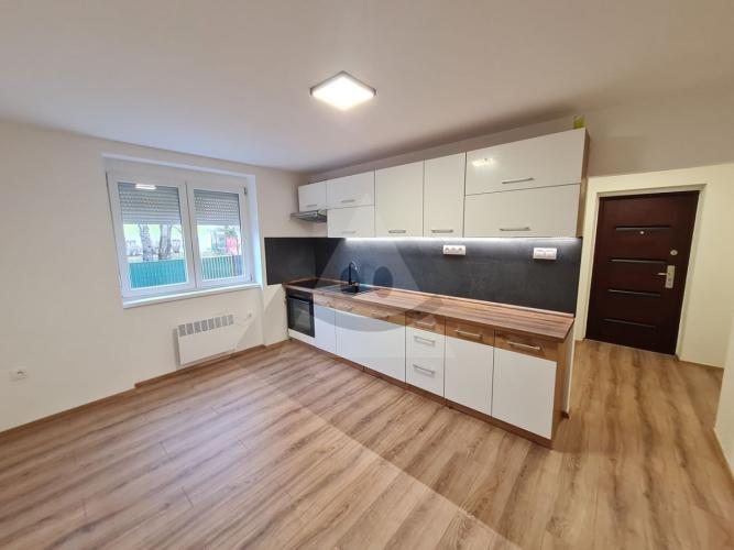 Reality 2-izbový byt byt, Komárno, Sídlisko VII, Mieru