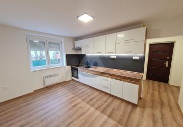 Reality 2-izbový byt byt, Komárno, Sídlisko VII, Mieru