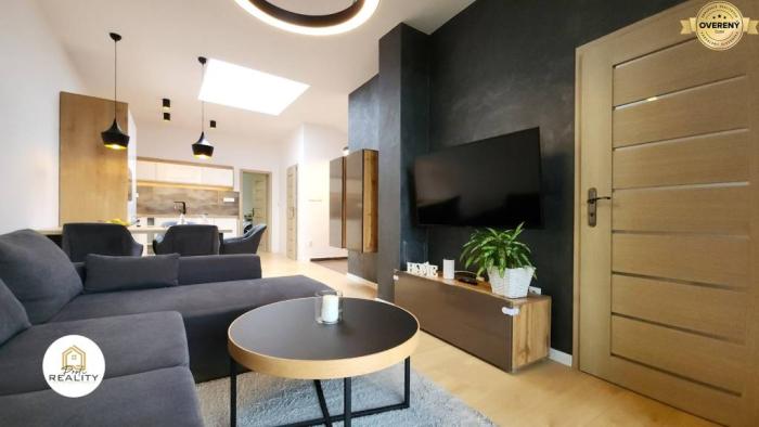 Reality PRENÁJOM | 3i byt s Terasou, parkingom v CENTRE - VOĽNÉ, ul. Jarková