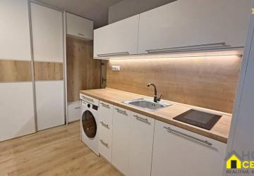 Reality Prenájom 1 izbový zrekonštruovaný byt v blízkosti centra Komárno