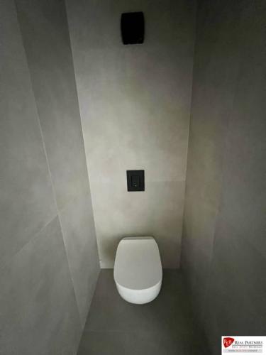 Reality REB.SK Prenájom nového veľkého 3-izb bytu s terasou a parkovaním