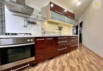 Reality Predaj, trojizbový byt Levice, po rekonštrukcii, s balkónom