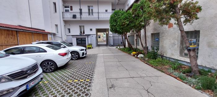 Reality Pr8 medickej zahrade v uzavretom dvore s parkovacim miestom 1 poschodie