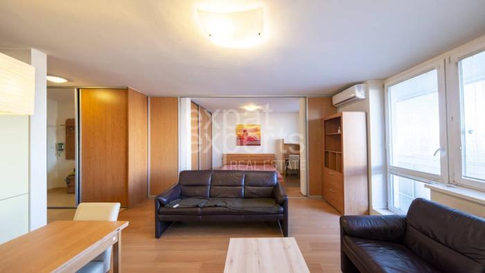 Reality REZERVOVANÉ Prijemný 1,5i byt 56m2, s balkónom a parkovaním