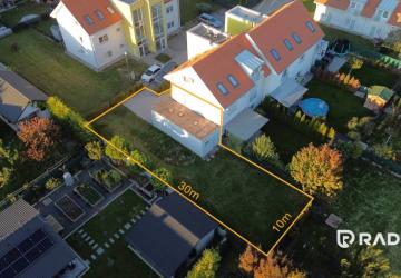 Reality RADO | svetlý 2i byt + 200 m² záhrada | Biely Kostol