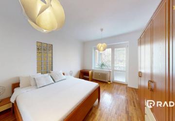 Reality RentHub | Staré Mesto - 2i byt s charizmou | vysoké stropy | balkón