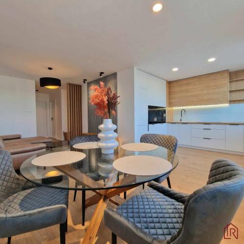 Reality 3i, Terasa, pri OC Galéria, nová rekonštrukcia