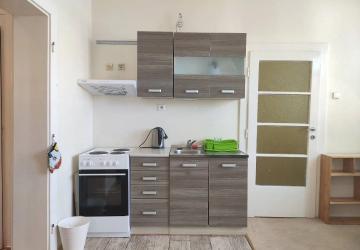 Reality Ponúkame na prenájom svetlý 1 -izbový byt (40 m²) na Pražskej