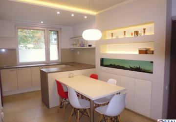 Reality 5-izb. zariadený byt - VLASTNÝ EL. KOTOL, 95 m2+ loggia, 1.p.