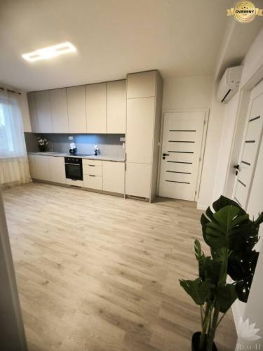 Reality PREDAJ 4 IZBOVÝ BYT KOMPLETNÁ REKONŠTRUKCIA  BA RUŽINOV