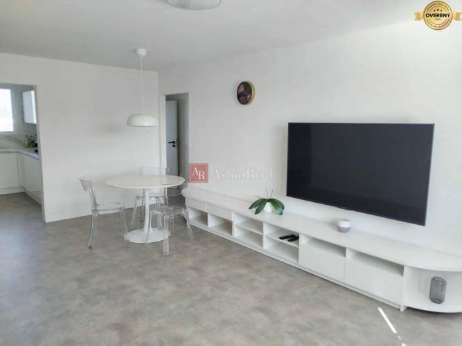 Reality Predaj:4-izbový byt 86 m2 v Martine Košúty 2 Zariadený