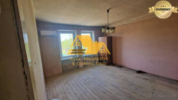 Reality Predám tehlový 2 izbový byt v Štúrove