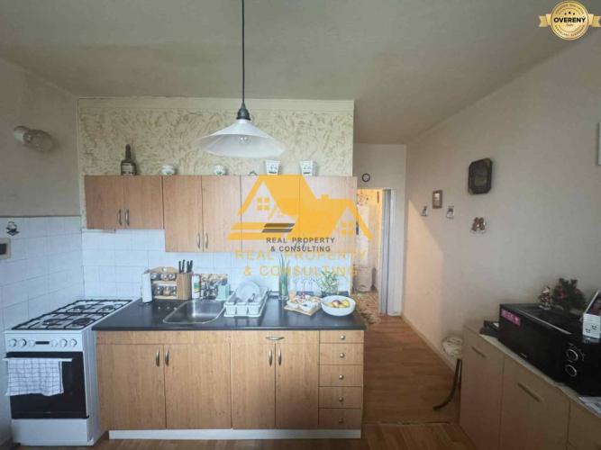 Reality Predám 3 izbový byt s balkónom v Nových Zámkoch