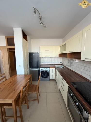 Reality REAL-H PONÚKA INVESTIČNÝ 2-IZBOVÝ BYT NA TOMÁŠIKOVEJ ULICI