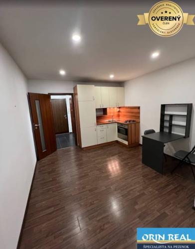 Reality Na predaj útulný 1 izbový byt Senec Kysucká ul.