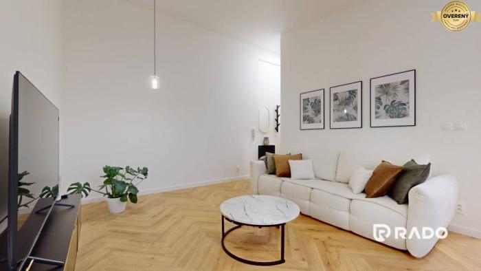 Reality RADO | Luxusne zariadený 2i byt v modernej nadstavbe | Nové Mesto