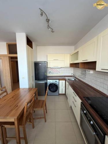 Reality Predaj 2i bytu v Koloseu na Tomášikovej ul.