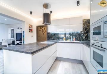 Reality 3 IZB.BYT S GARÁŽOVÝM STÁTIM A PIVNICOU V MODRE KRÁLOVÁ