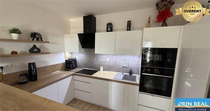Reality Na prenájom 2 izbový byt v Novostavbe Čierna Voda Ch.Grob