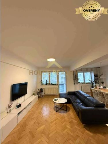 Reality Prenájom pekný 4 izb. byt, Blumentálska ul., Bratislava I. Staré Mesto