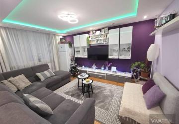 Reality VIVAREAL* ZREKONŠTRUOVANÝ 3-izb. byt, výmera 69 m2,  balkón, klimatizácia, kompletne zariadený