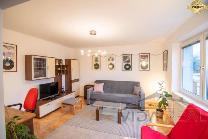 Reality Útulný a priestranný 2-izbový byt na prenájom