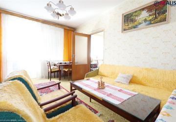 Reality REALISS - 3-izbový byt 73 m2 s balkónom a dvoma komorami v skvelej lokalite pri centre Bánoviec. 