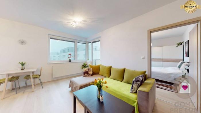 Reality BA/IV-Prenájom zariadeného 2i bytu s balkónom a parkingom v garáži