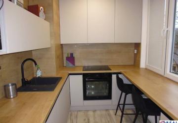 Reality MARKA ČULENA: VOĽNÝ 2-izbový zariadený byt, BALKÓN, 51 m2, 3.p.