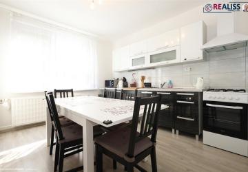 Reality Priestranný 3-izbový byt v tichej časti Dubničky – ideálny domov pre rodinu