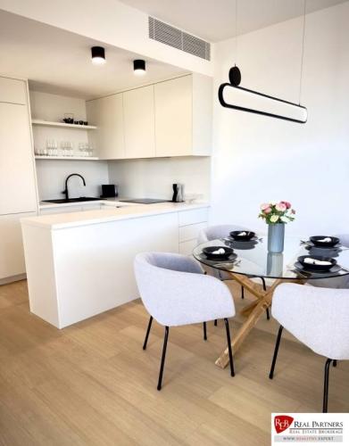 Reality Prenájom 3-izbový byt s loggiou, SKY PARK, Bratislava