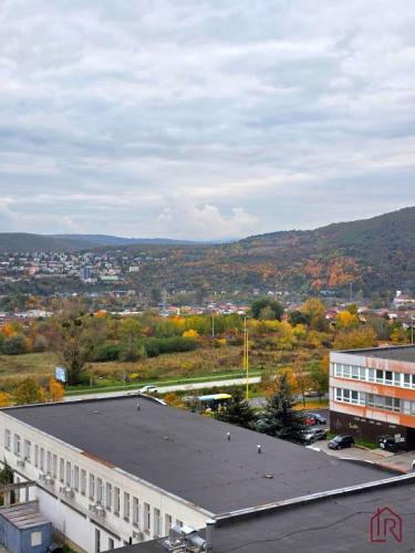 Reality 4-izbový byt s loggiou, Košice Ťahanovce – výhľad na mesto