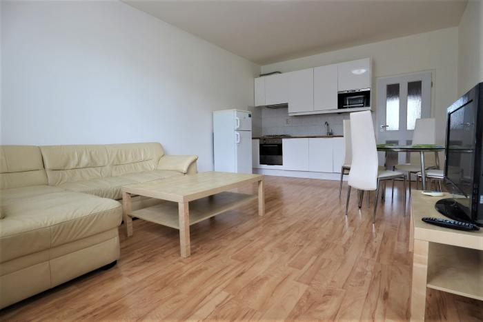 Reality ŽIADNA PROVÍZIA REALITKE /  3i. BYT S LOGGIOU, 75m2, CENTRUM BRATISLAVY.