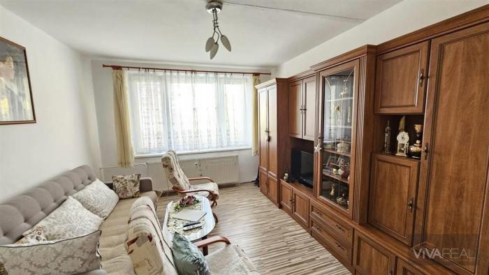 Reality VIVAREAL*  VEĽKÝ 3 izb. byt, z časti so zariadením,  rekonštrukcia, uzatvorená loggia, výmera