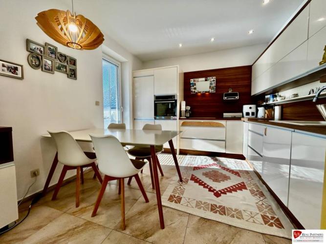 Reality REB.SK 4-izbový byt s 3x parkovacím miestom a len jedným susedom