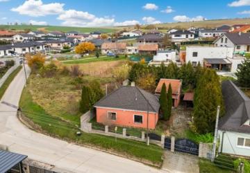 Reality PNORF – 3i RD, pozemok 550 m2, letná kuchyňa, terasa, prístrešok pre auto, Kľačany