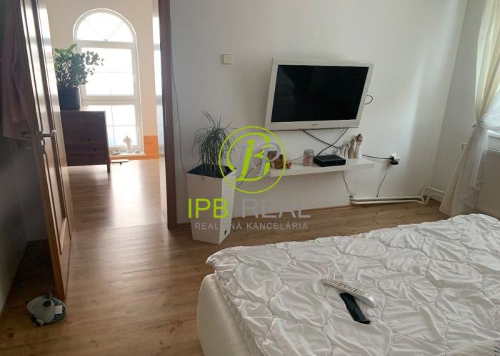 Reality Zrekonštruovaný 5-izb. rodinný dom v Rovinke