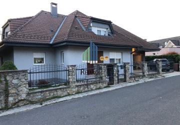 Reality BA IV Záhorská Bystrica Strmý vŕšok predaj 5 izb. rodinného domu s dvoj garážou na 700 m2 po