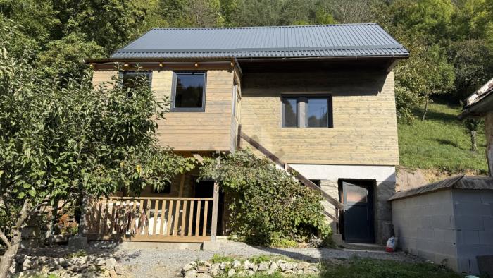 Reality dom, Hiadeľ