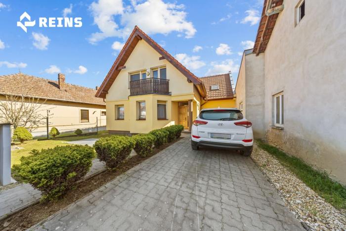 Reality Príjemný priestranný 7-izbový rodinný dom, Poštová, Bernolákovo.